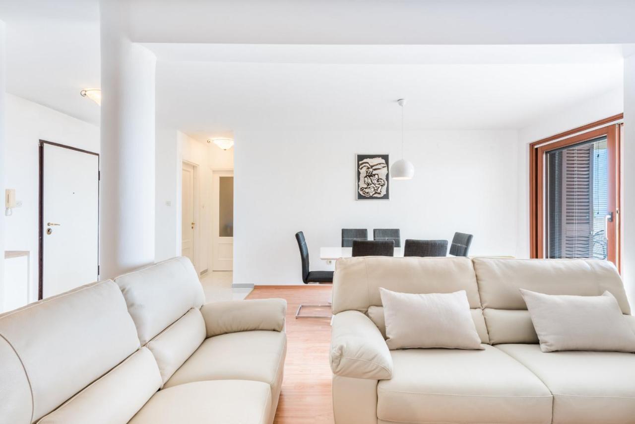 Apartments Mrs Brightside Split Extérieur photo