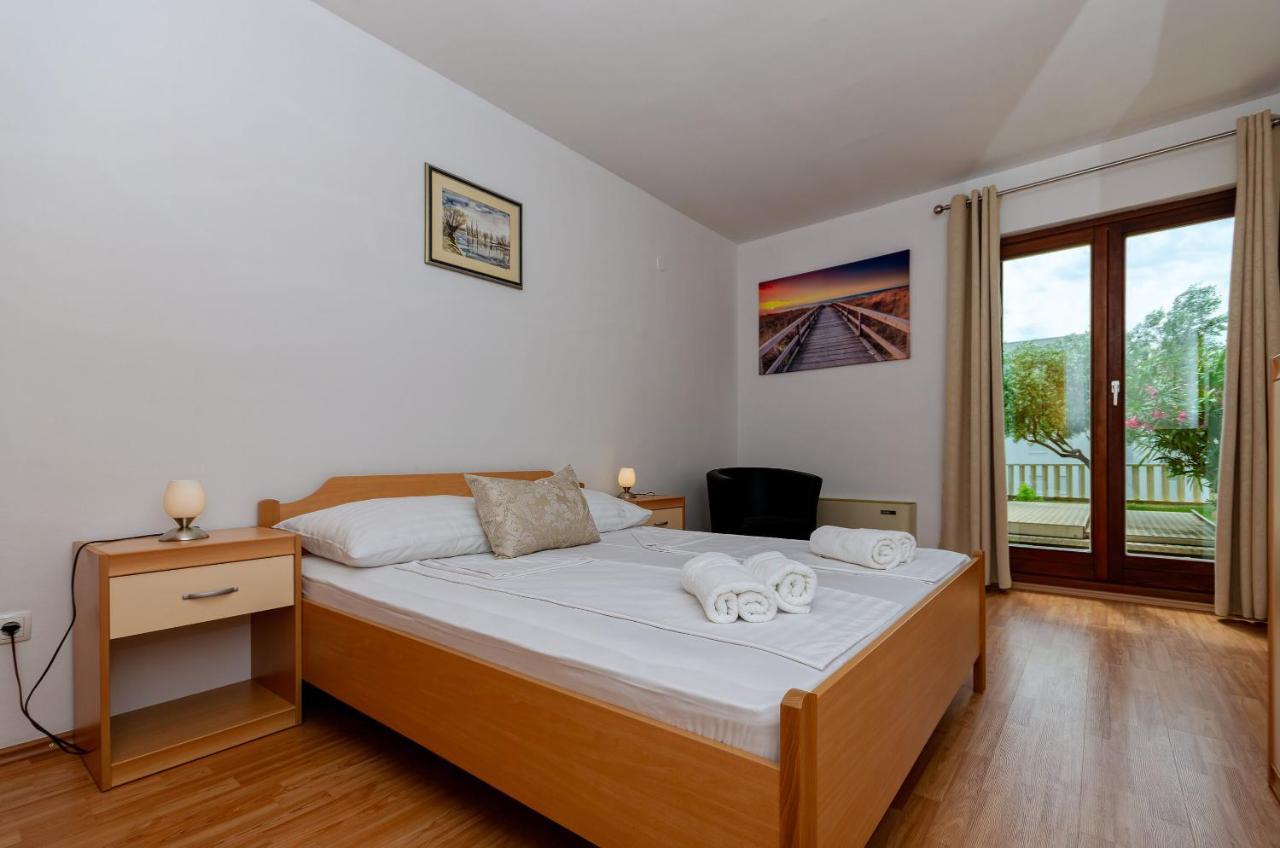 Apartments Mrs Brightside Split Extérieur photo